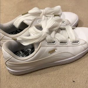 White puma sneakers